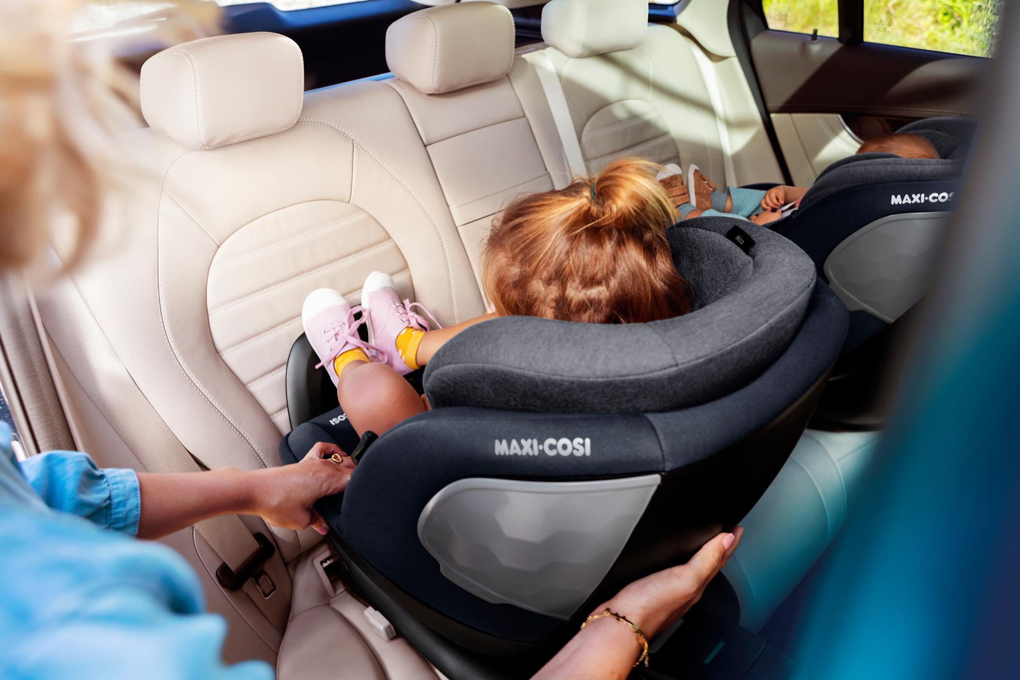 MC8511_2020_Maxicosi_carseat_Mica_Lifestyle_Summer_toddlerinrearwardpositioninstalled_Landscape_RGB MC8511_2020_Maxicosi_carseat_Mica_Lifestyle_Summer_toddlerinrearwardpositioninstalled_Landscape_RGB